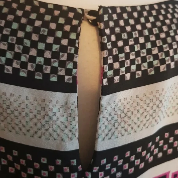 DIANE Von FURSTENBERG 100% silk short sleeve blouse top keyhole geometric 8/10uk - Picture 5 of 8